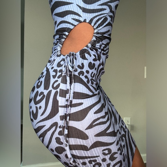 Mini Zebra/Cheetah Print Open Ruched Drawstring Side Dress - Picture 4 of 5